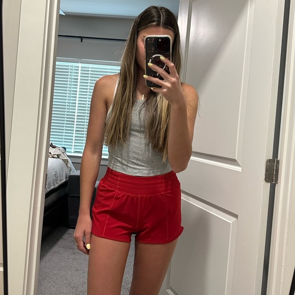 Lululemon Hotty Hot High-Rise Short 2.5” - Picture 1 of 6